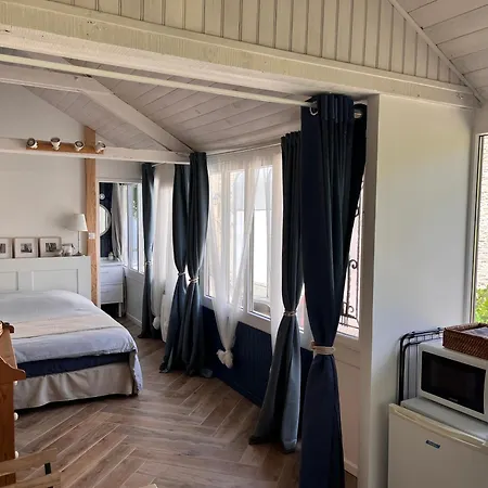 Confort Bourg De Sur Gold Lägenhet *